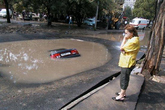 w-1-bache-con-carro-extraviado.jpg